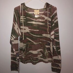 Camo long sleeve with hoodie & pocket